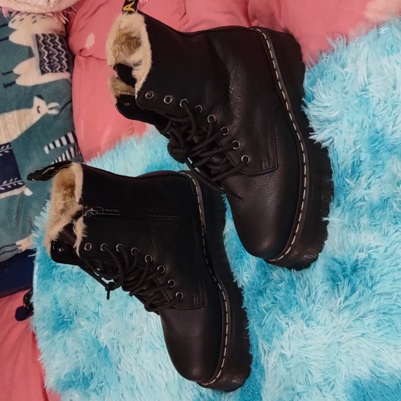 Dr. Martens boots size 8 - Picture 4 of 4